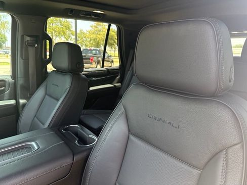 Used 2023 GMC Yukon Denali w/ LPO, Floor Liner Package AWD/4WD image 7