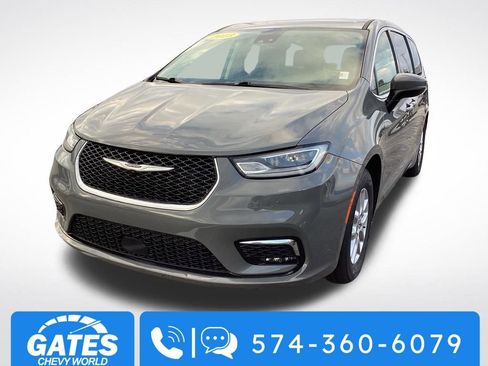 Used 2023 Chrysler Pacifica Touring-L FWD image 5