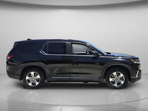 Used 2025 Honda Pilot EX-L image 3