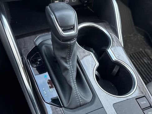 Used 2024 Toyota Highlander Platinum image 23