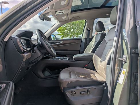 Certified 2025 Volkswagen Atlas SEL AWD/4WD image 18