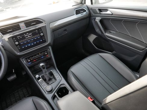 Used 2024 Volkswagen Tiguan SE image 11