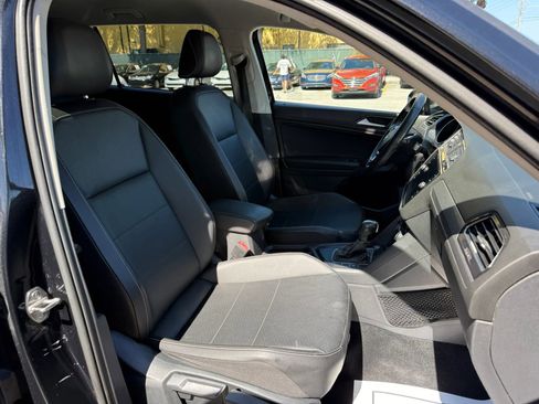 Used 2021 Volkswagen Tiguan SE FWD image 19