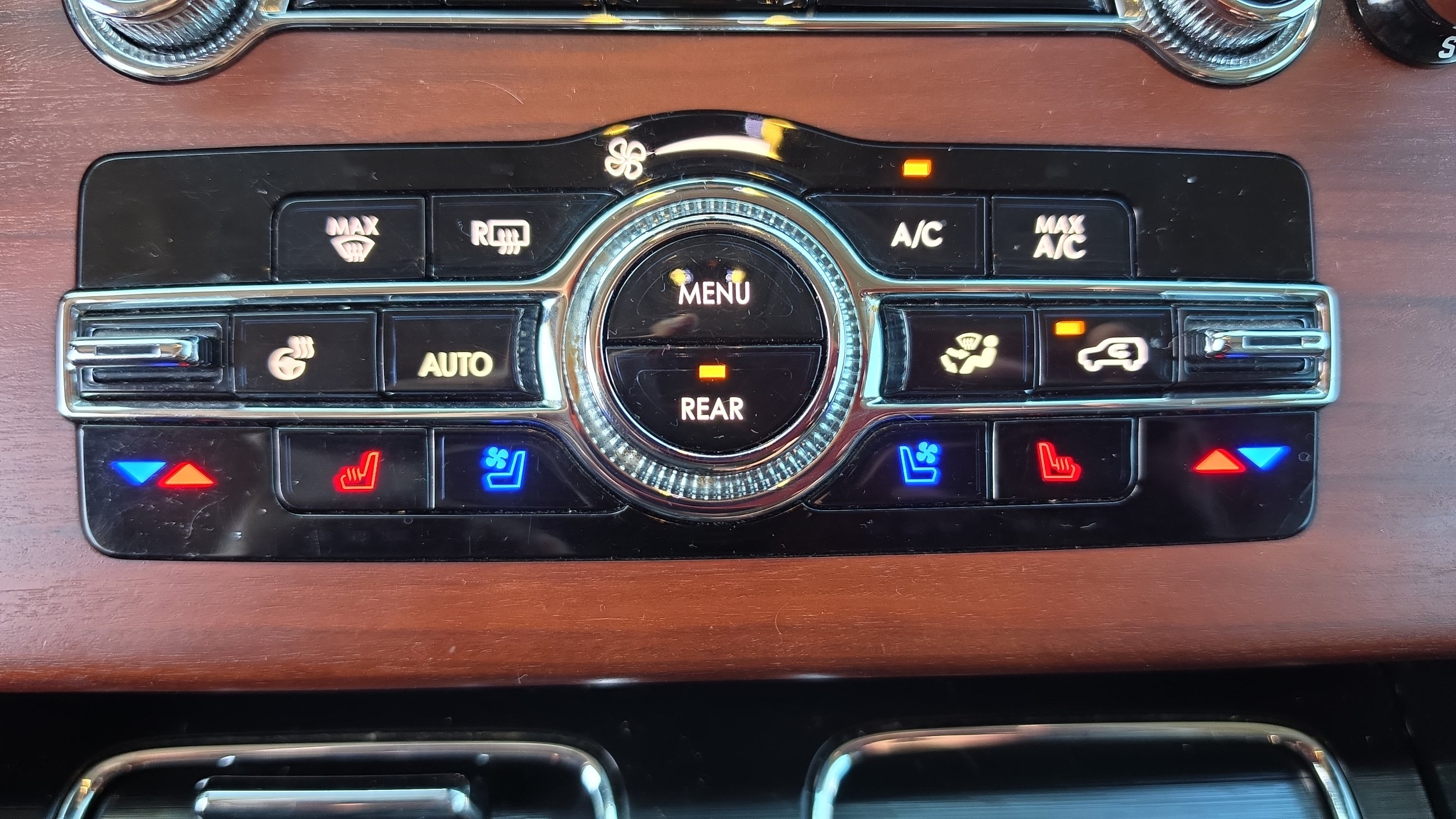 Used 2022 Lincoln Aviator Reserve w/ Equipment Group 201A AWD/4WD image 17