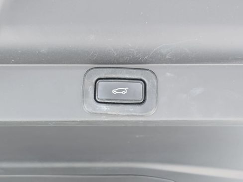 Certified 2023 Land Rover Range Rover SE image 13