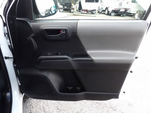 Used 2022 Toyota Tacoma SR RWD image 33