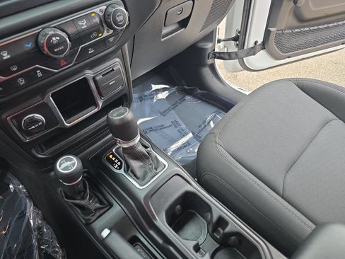 Used 2022 Jeep Wrangler Sport AWD/4WD image 25