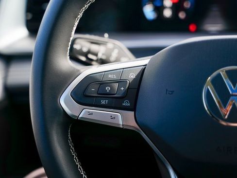 New 2025 Volkswagen Tiguan SE image 11