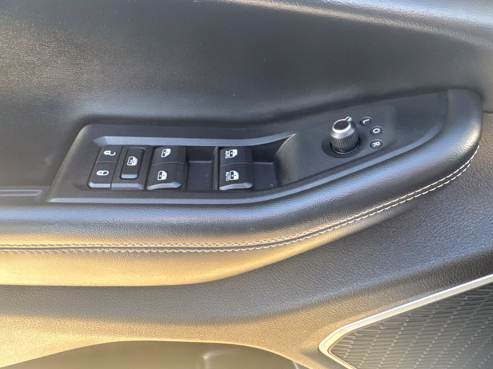 Used 2022 Jeep Grand Cherokee Limited AWD/4WD image 24