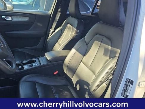Certified 2023 Volvo XC40 B5 Core w/ Climate Package image 2