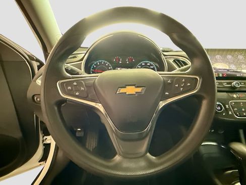 Used 2021 Chevrolet Malibu LT FWD image 12