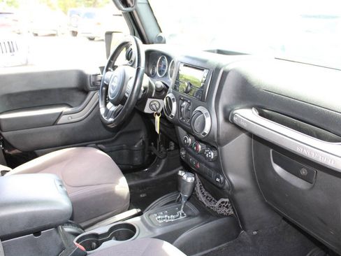 Used 2014 Jeep Wrangler Unlimited Sport w/ Quick Order Package 24S AWD/4WD image 12
