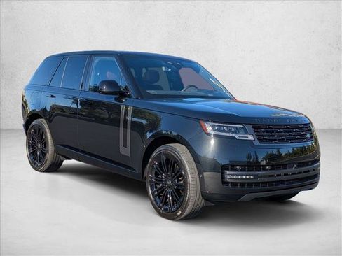 Used 2025 Land Rover Range Rover SE AWD/4WD image 3