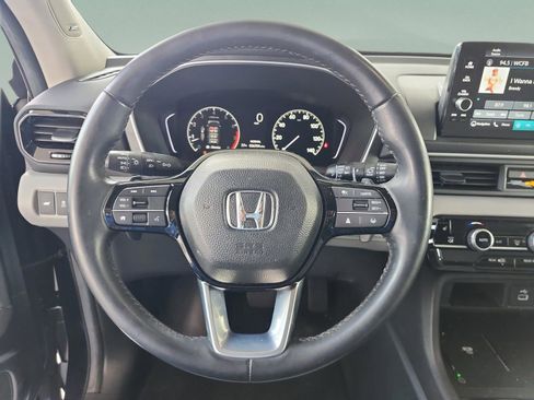 Used 2025 Honda Pilot Touring image 10