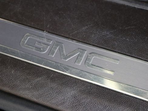 Used 2021 GMC Yukon XL SLT w/ SLT Premium Package image 15