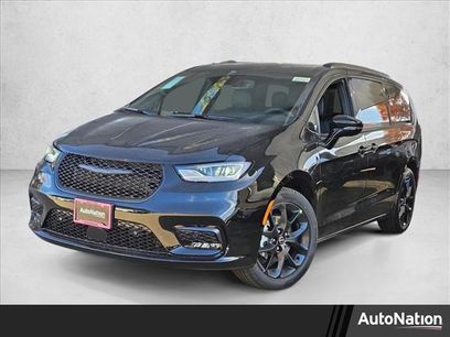 New 2026 Chrysler Pacifica Select