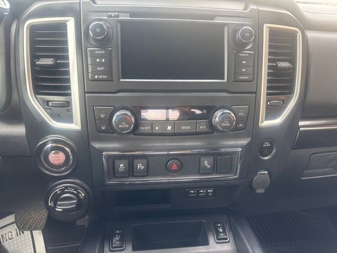 Used 2019 Nissan Titan SV w/ SV Convenience Package image 22