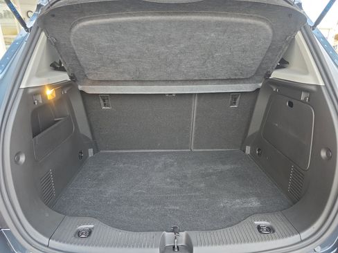 Used 2022 Chevrolet Trax LT w/ LT Convenience Package image 7