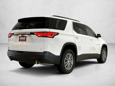 Used 2023 Chevrolet Traverse LT FWD image 2