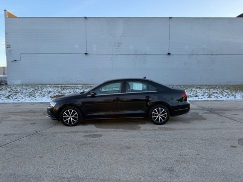 Used 2017 Volkswagen Jetta SE image 4