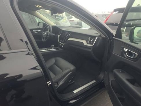 Certified 2025 Volvo XC60 B5 Plus image 2