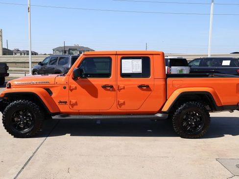 Used 2025 Jeep Gladiator Sport image 4