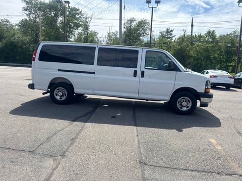 Used 2025 Chevrolet Express 3500 LT w/ LT Preferred Equipment Group RWD image 4