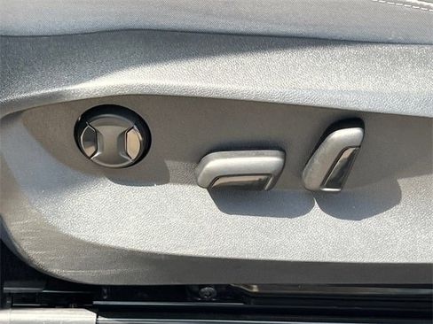 Used 2022 Volkswagen Taos SE w/ Panoramic Sunroof Package image 23