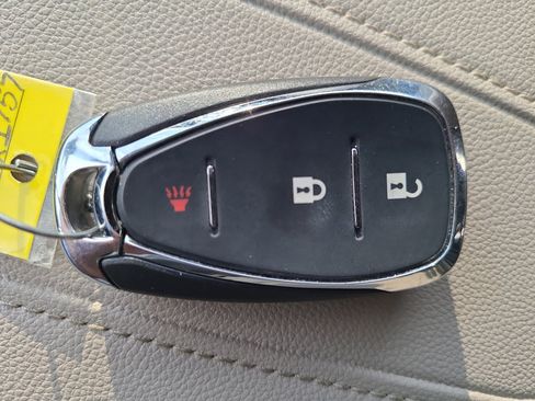 Used 2022 Chevrolet Traverse LS image 14