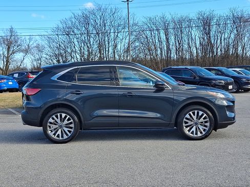 Used 2022 Ford Escape Titanium w/ Class II Trailer Tow Package image 7