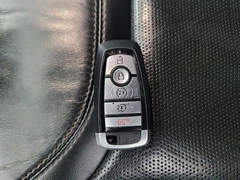 Used 2020 Ford Explorer Platinum w/ Premium Technology Package image 32