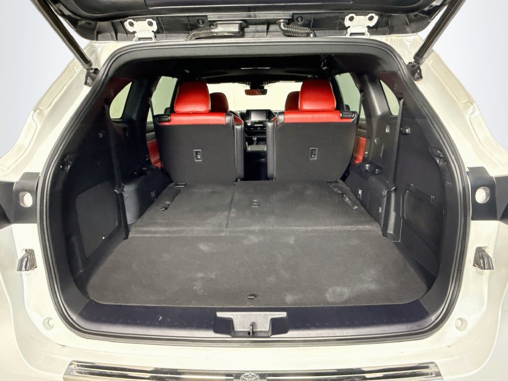 Used 2022 Toyota Highlander XSE FWD image 29