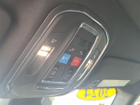 Used 2024 Jeep Grand Cherokee Laredo X image 29