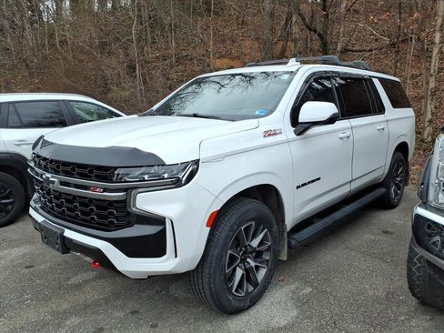 Used 2022 Chevrolet Suburban Z71 w/ Luxury Package image 2