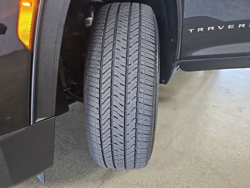 Used 2025 Chevrolet Traverse LT AWD/4WD image 40