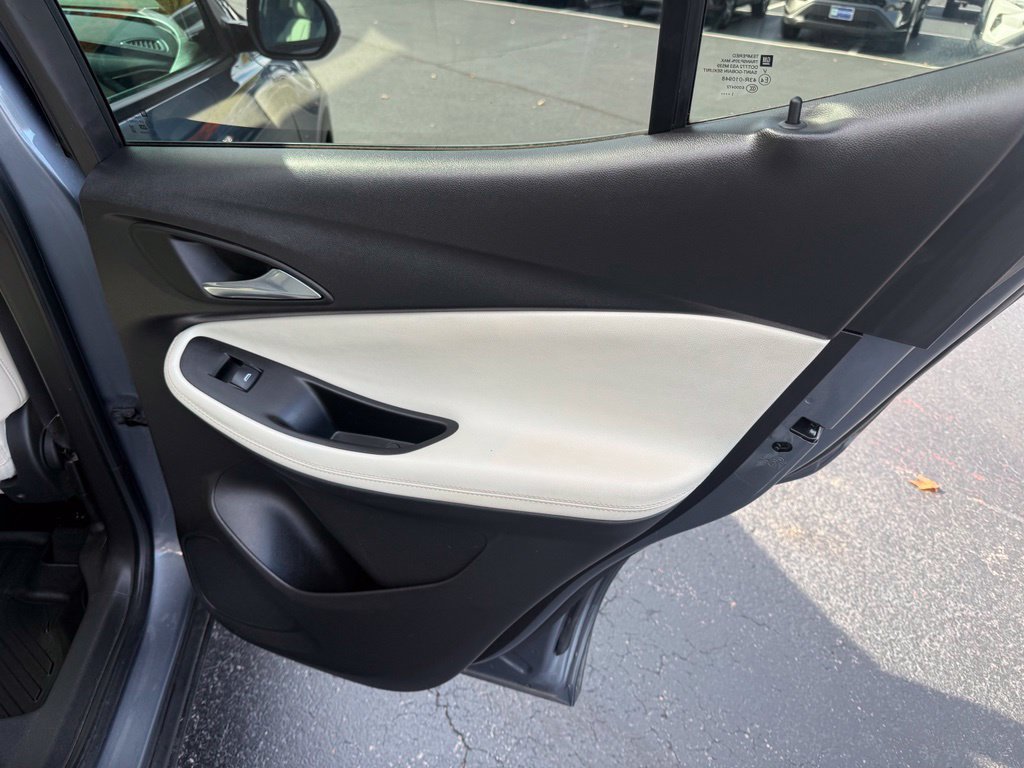 Used 2022 Buick Encore GX Preferred w/ Cold Weather Comfort Package FWD image 18