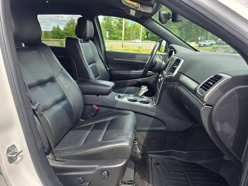 Used 2018 Jeep Grand Cherokee Limited AWD/4WD image 19