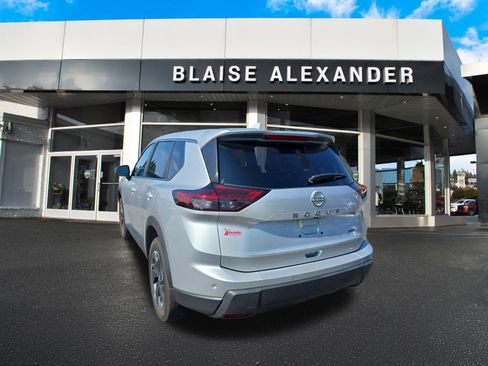 Used 2025 Nissan Rogue SV AWD/4WD image 7