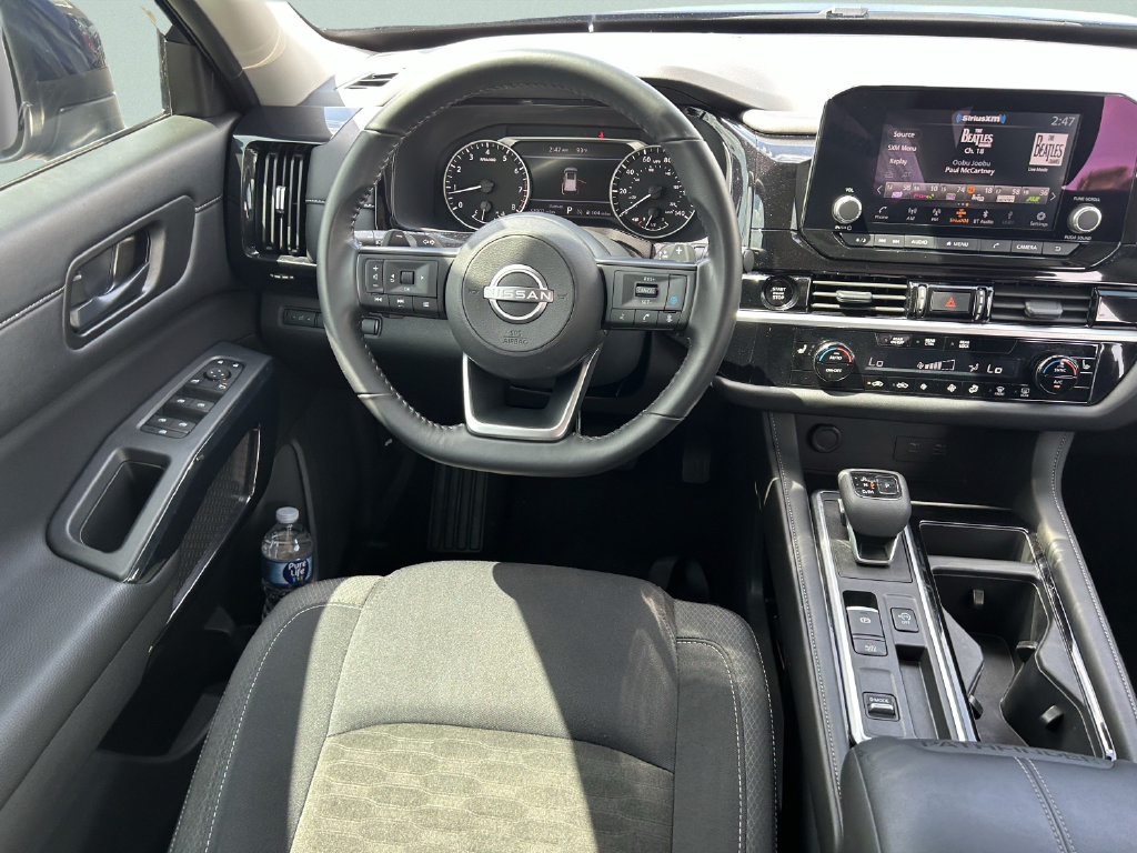 Used 2025 Nissan Pathfinder SV FWD image 19