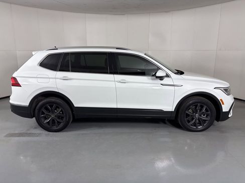 Used 2024 Volkswagen Tiguan SE FWD image 9