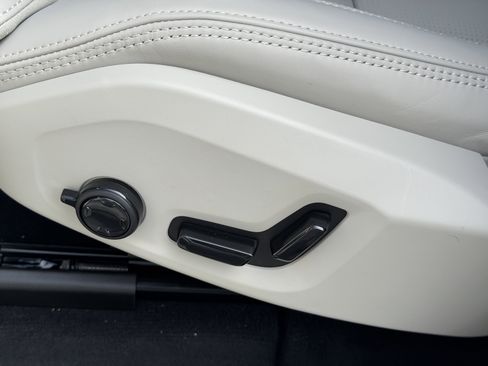 New 2026 Volvo XC60 T8 Ultra w/ Climate Package AWD/4WD image 19