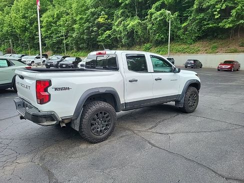 Used 2024 Chevrolet Colorado Trail Boss w/ Advanced Trailering Package AWD/4WD image 7