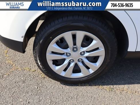 Used 2024 Kia Soul LX FWD image 40