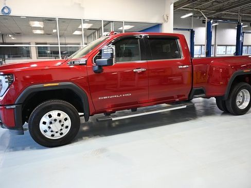 Used 2024 GMC Sierra 3500 Denali image 10