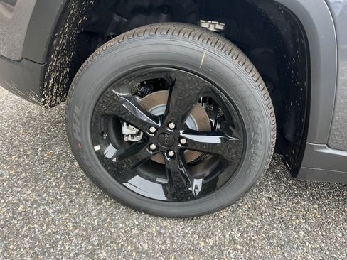 New 2025 Jeep Grand Cherokee Altitude image 22