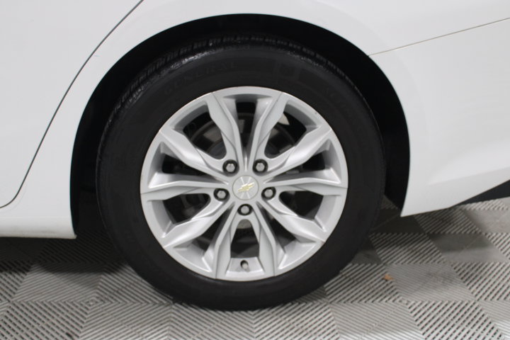 Used 2020 Chevrolet Malibu LT FWD image 40