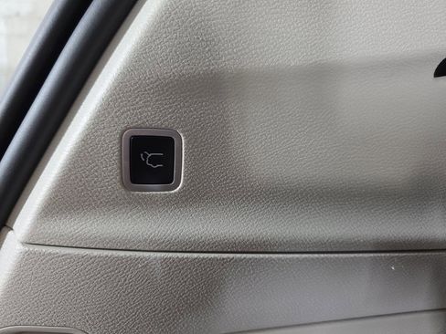 Used 2023 Chrysler Pacifica Touring-L image 15