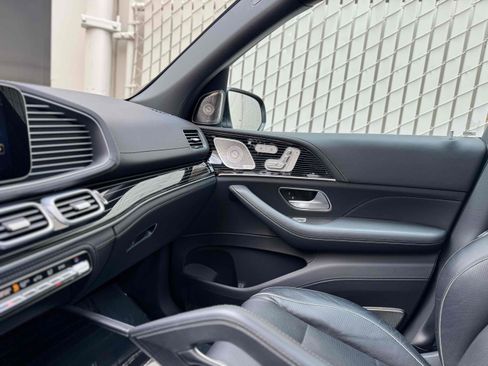 Used 2023 Mercedes-Benz Maybach GLS 600 4MATIC image 41