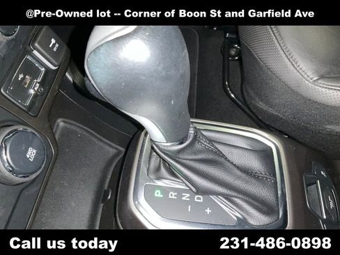 Used 2020 Jeep Renegade Limited image 23