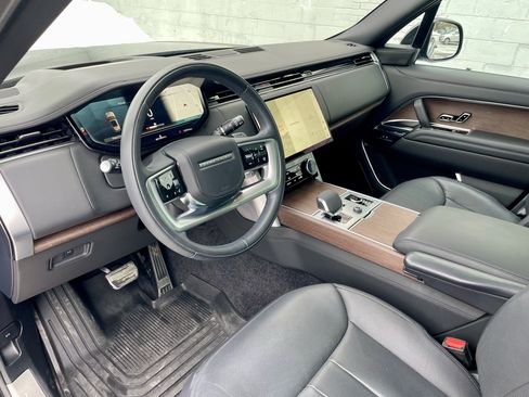 Used 2023 Land Rover Range Rover SE image 13